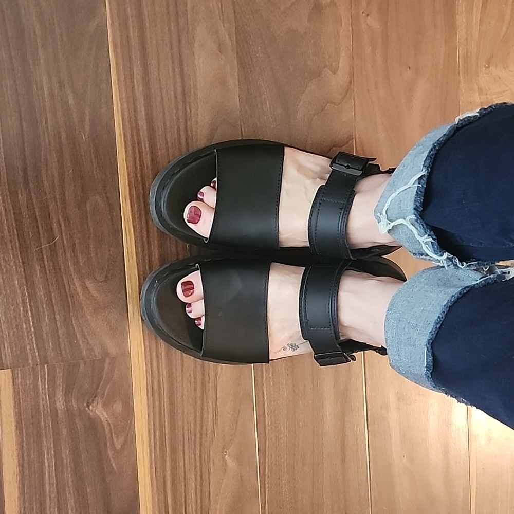 Dr. Martins, Voss Black Sandals with Adjustable Straps, Size 8 - Picture 2 of 6